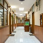 Reddoorz Plus Near Riau Street