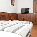 Reddoorz Plus Near Riau Street