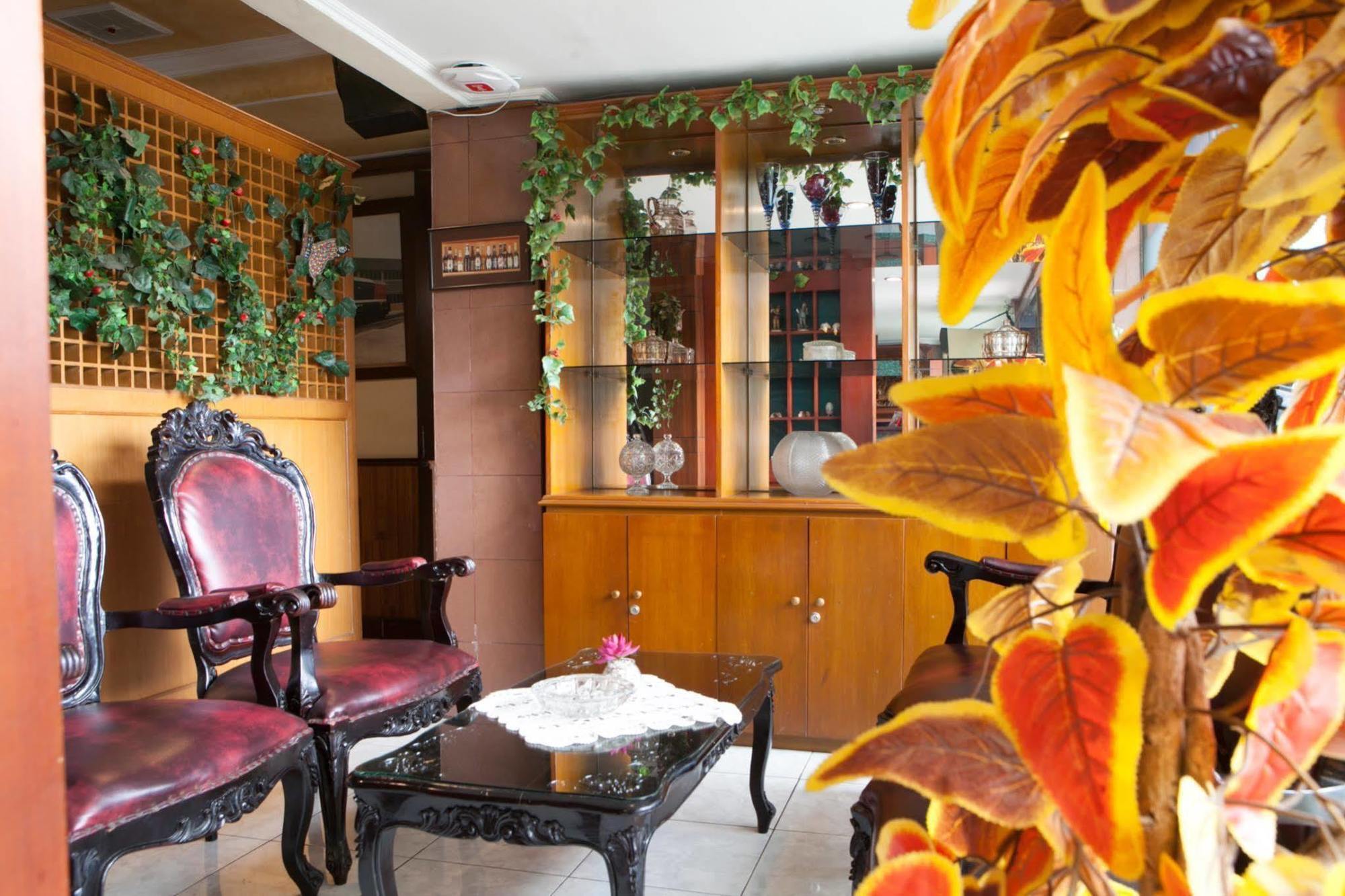Reddoorz Near Riau Street 2* Bandung