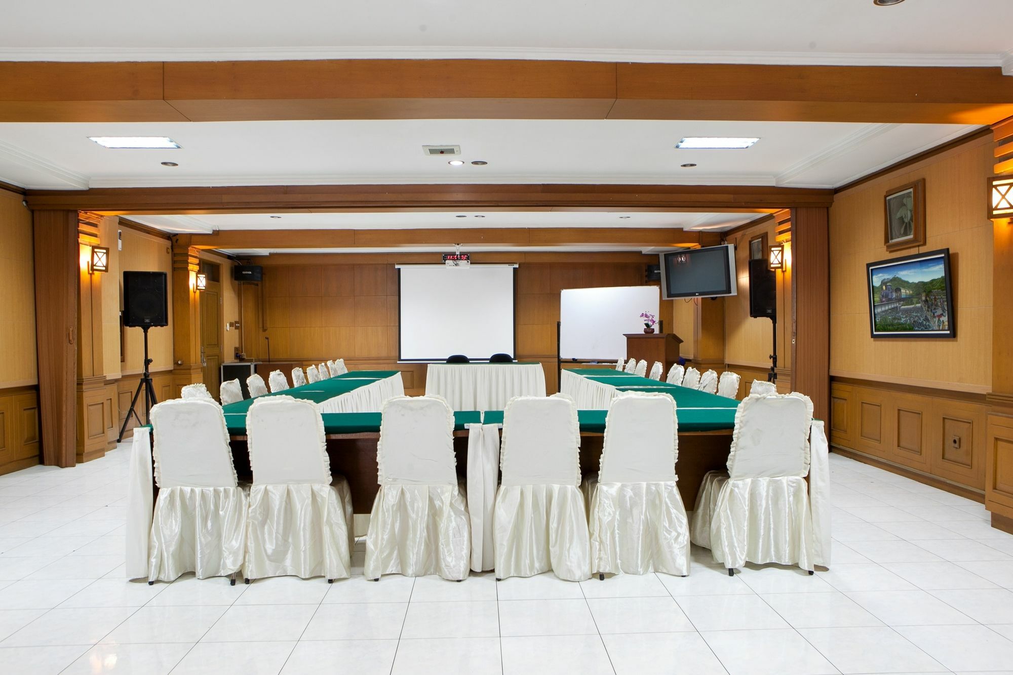 Wisma tamu Reddoorz Near Riau Street
