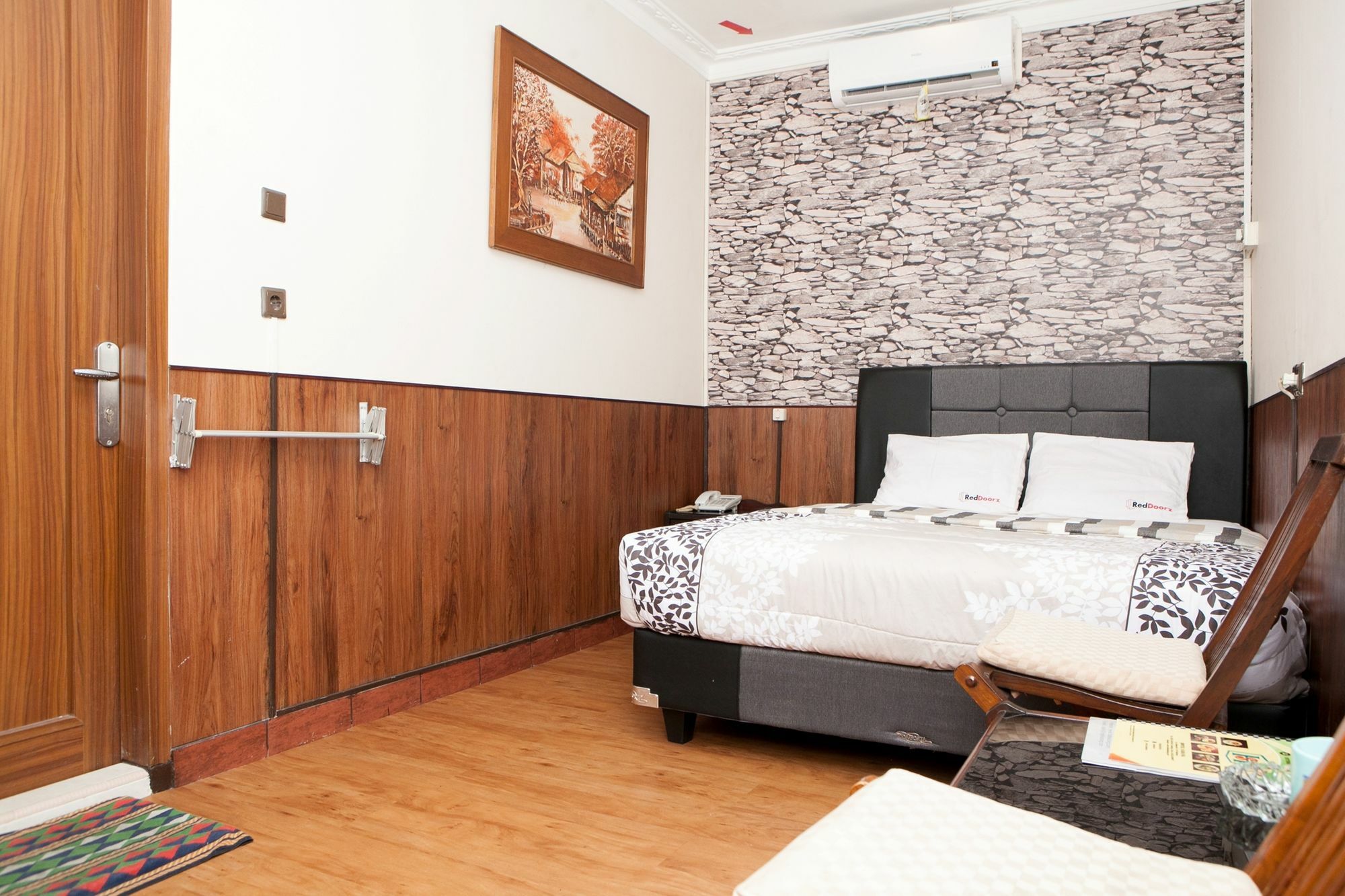 Reddoorz Near Riau Street Wisma tamu
