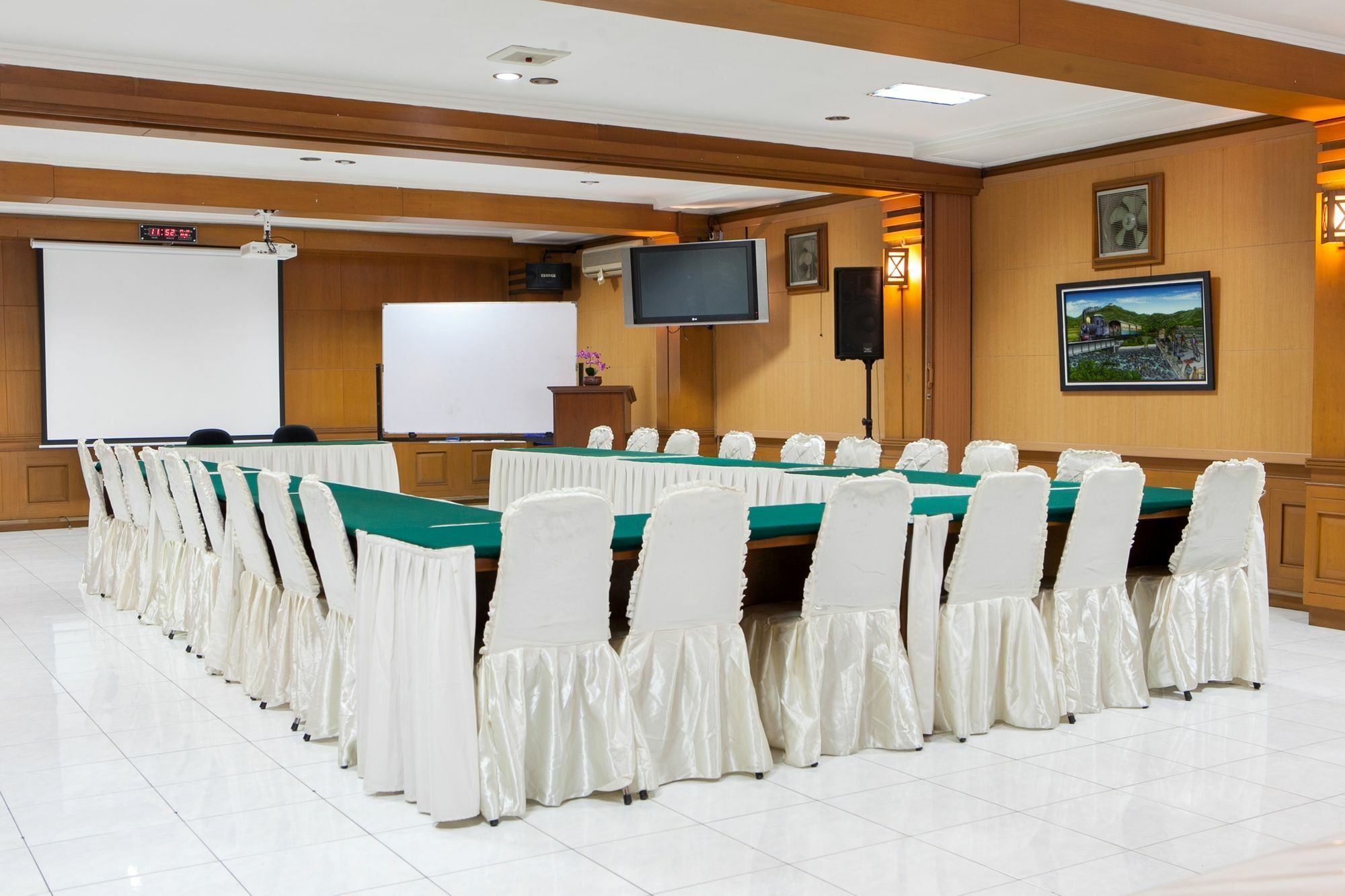 Wisma tamu Reddoorz Near Riau Street