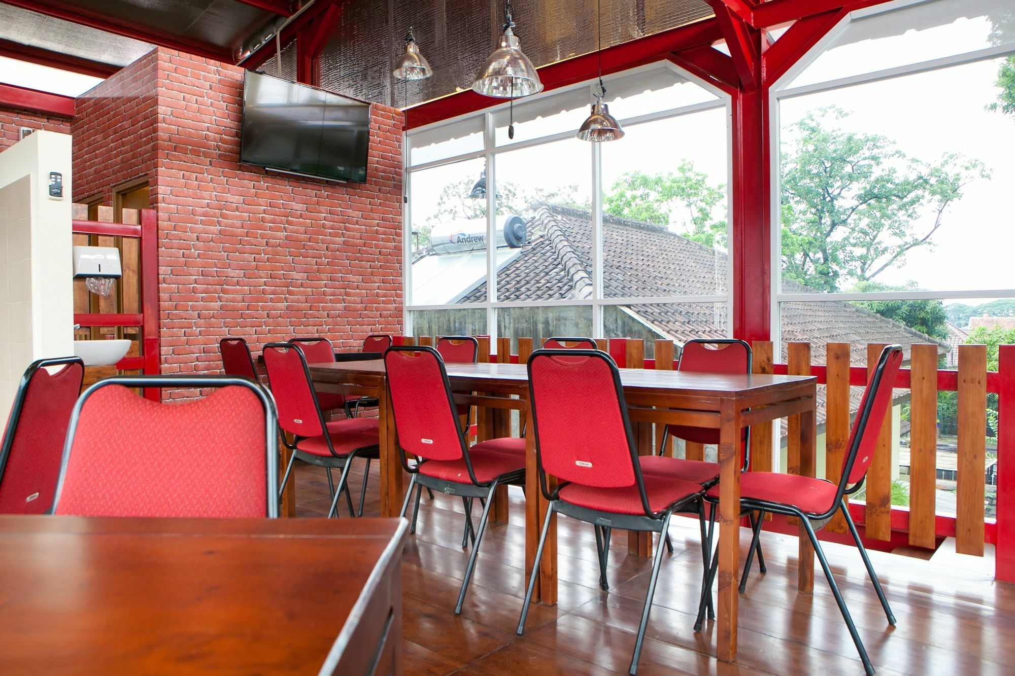 Reddoorz Near Riau Street